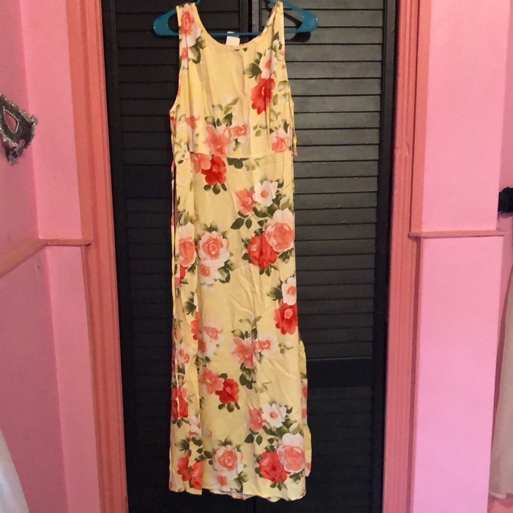 Sleeveless dress
